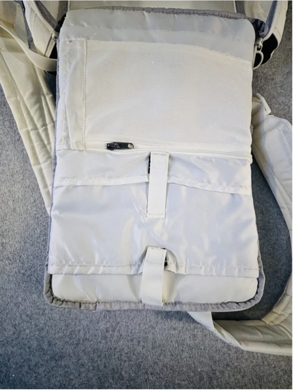 Under Armour Project Rock Box Duffle Backpack White Gym Bag 1364189 21.9L